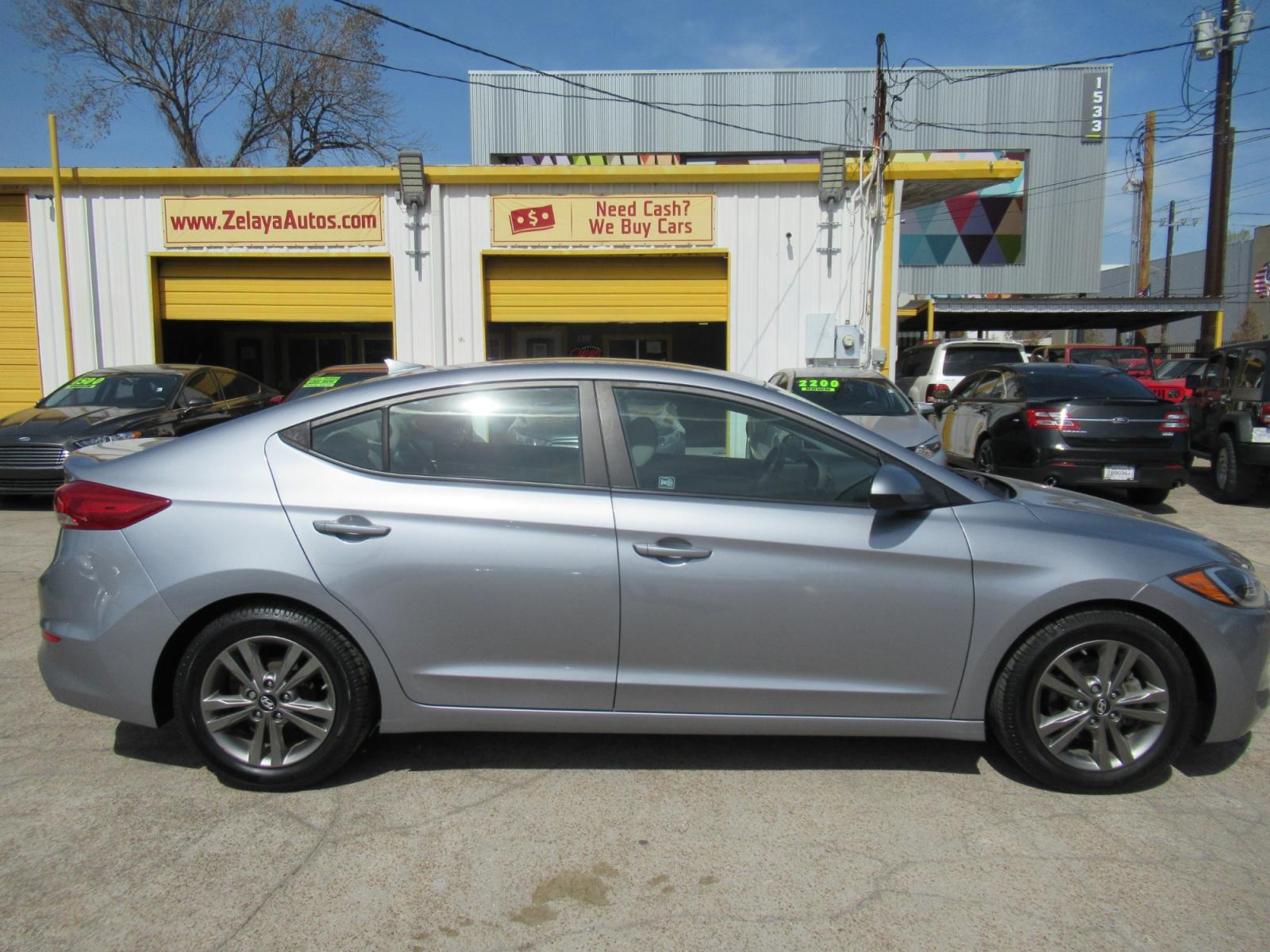 2017 Gray /Gray Hyundai Elantra Limited (5NPD84LF0HH) with an 1.8L L4 DOHC 16V engine, 6A transmission, located at 1511 North Shepherd Dr., Houston, TX, 77008, (281) 657-1221, 29.798361, -95.412560 - 2017 HYUNDAI ELANTRA SE/VALUE/LIMITED VIN: 5NPD84LF0HH003268 5 N P D 8 4 L F 0 H H 0 0 3 2 6 8 SEDAN 4 DR 2.0L I4 F DOHC 16V GASOLINE FRONT WHEEL DRIVE - Photo #0